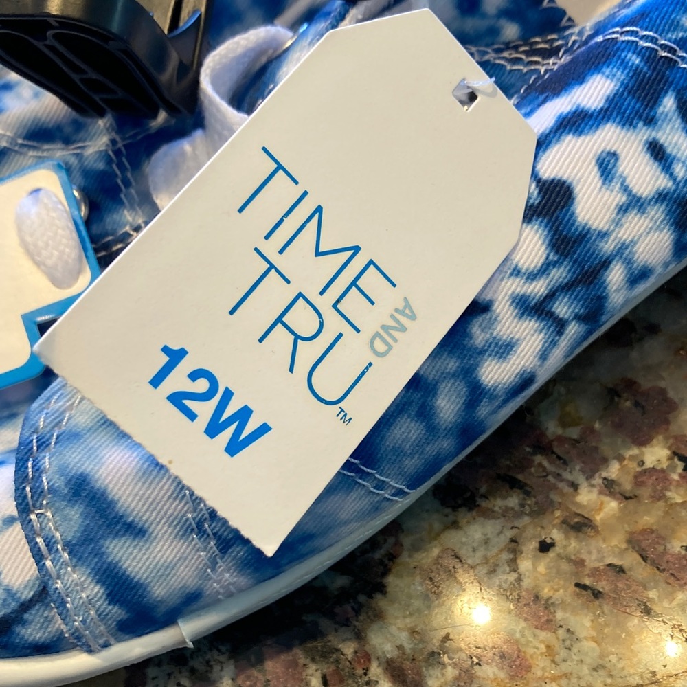 Time and Tru Woman’s White and Blue Sneakers Size 12W - Picture 3 of 5